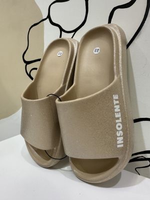  Insolente beige