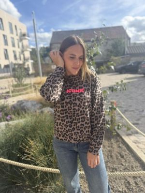  Leo taupe